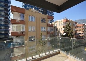 1+1 apartment in a premium class complex on the first coastline in Mahmutlar