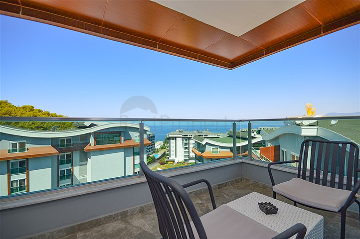 2+1 penthouse with a view of the Mediterranean Sea, just 400 m from the beach of Kargicak district