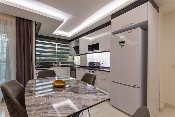 Spacious 2+1 apartment from the owner 400 meters from the sea in the Mahmutlar area  