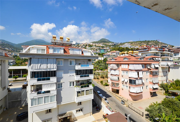 7+1 penthouse with separate kitchen in the center of Alanya