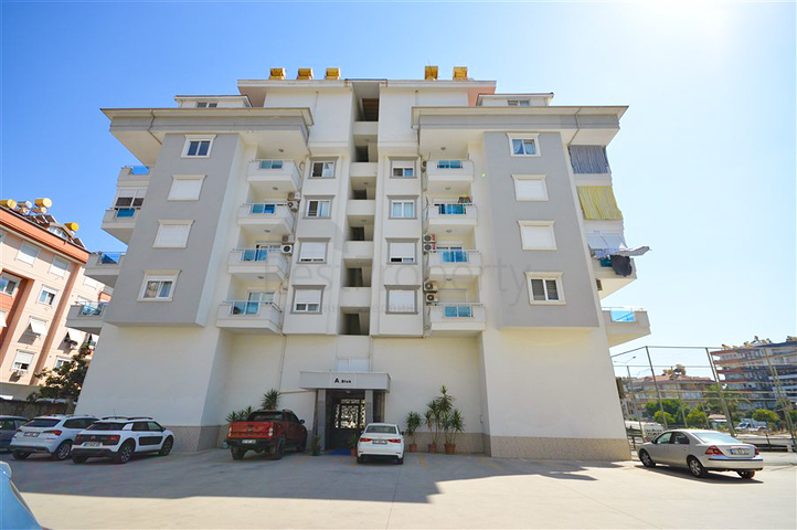 7+1 penthouse with separate kitchen in the center of Alanya