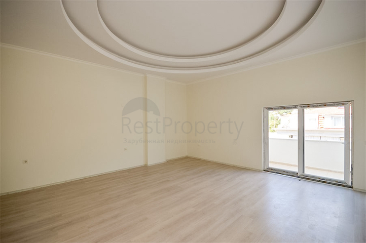 7+1 penthouse with separate kitchen in the center of Alanya