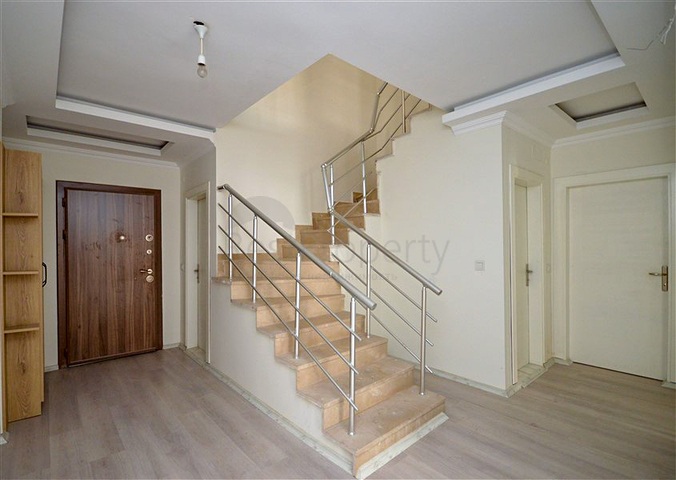 7+1 penthouse with separate kitchen in the center of Alanya