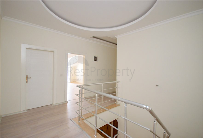 7+1 penthouse with separate kitchen in the center of Alanya