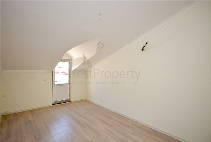 7+1 penthouse with separate kitchen in the center of Alanya