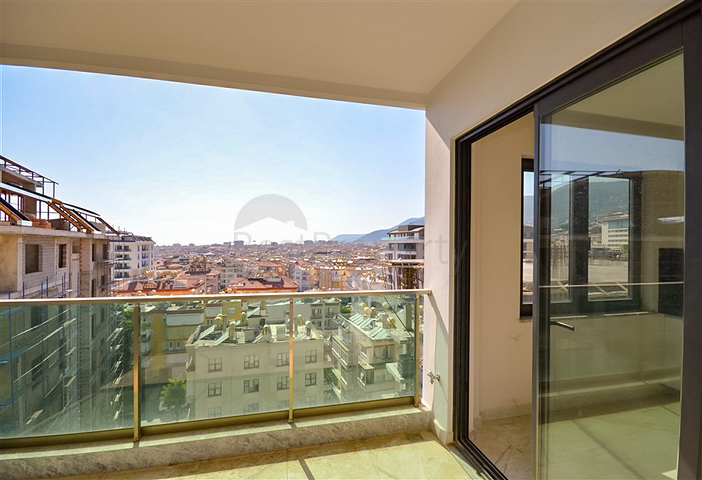 3+1 duplex penthouse with closed parking and sea view in Alanya