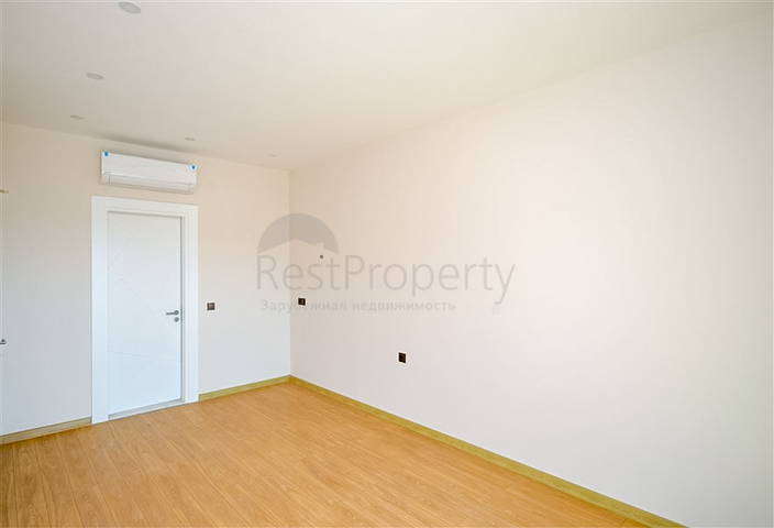 3+1 duplex penthouse with closed parking and sea view in Alanya