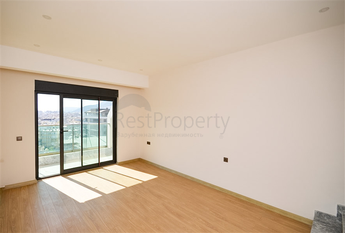 3+1 duplex penthouse with closed parking and sea view in Alanya