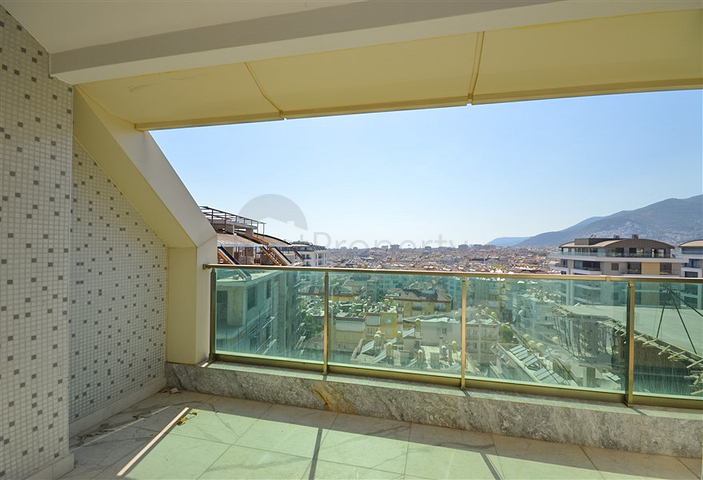 3+1 duplex penthouse with closed parking and sea view in Alanya