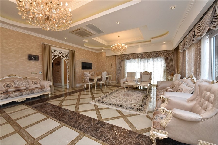 Royal 3+1 apartments in a hotel-type complex in Mahmutlar