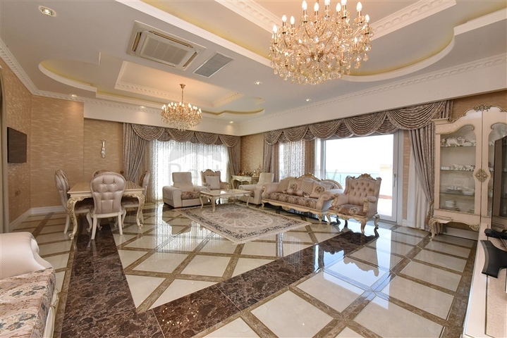 Royal 3+1 apartments in a hotel-type complex in Mahmutlar