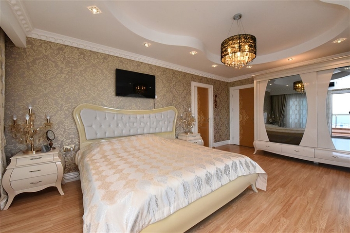 Royal 3+1 apartments in a hotel-type complex in Mahmutlar