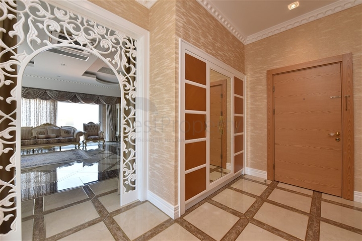 Royal 3+1 apartments in a hotel-type complex in Mahmutlar