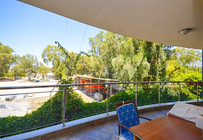 Apartment 2+1 on the first line in the center of Alanya