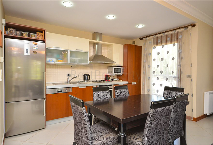 Apartment 2+1 on the first line in the center of Alanya