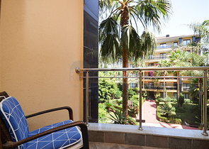 Apartment 2+1 on the first line in the center of Alanya