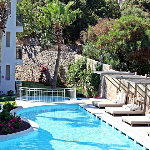 We present a unique boutique apartment hotel ideally located in one of the most popular tourist areas of Bodrum. 