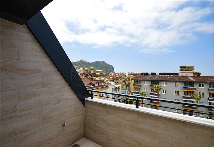 2+1 penthouse with beautiful views in Cleopatra beach area for rent