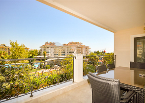 Luxury 2+1 apartment with sea view in an elite Alanya complex