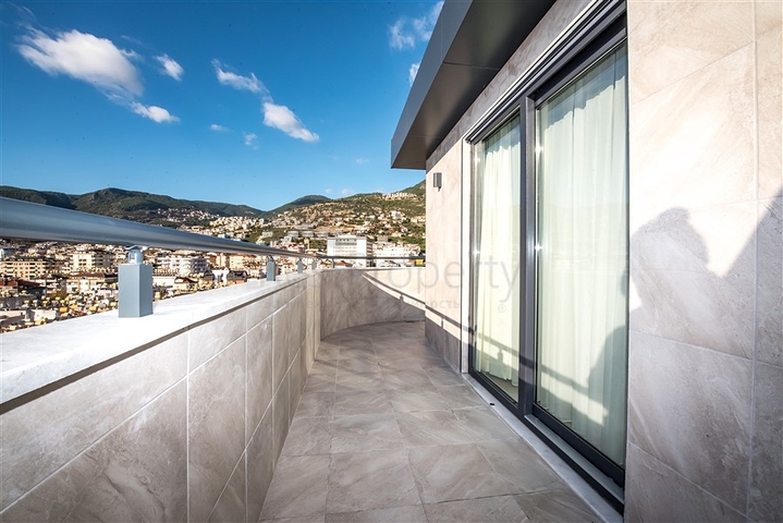 3+1 penthouse in the center of Alanya with stunning views
