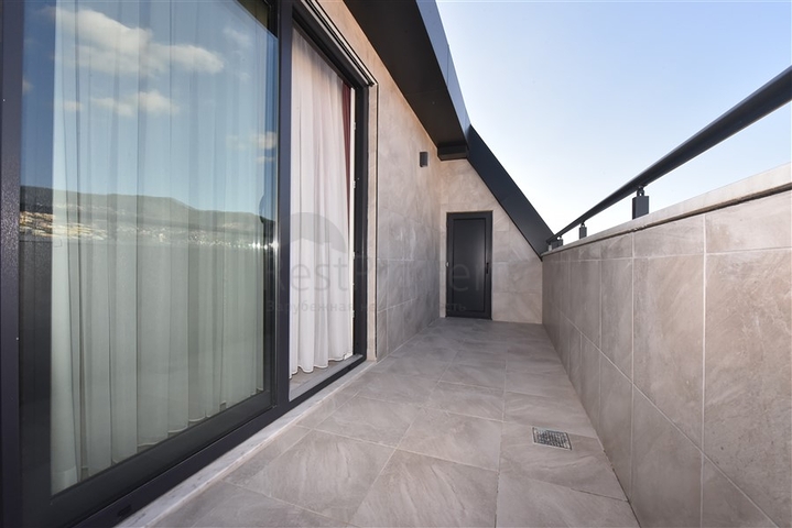 3+1 penthouse in the center of Alanya with stunning views