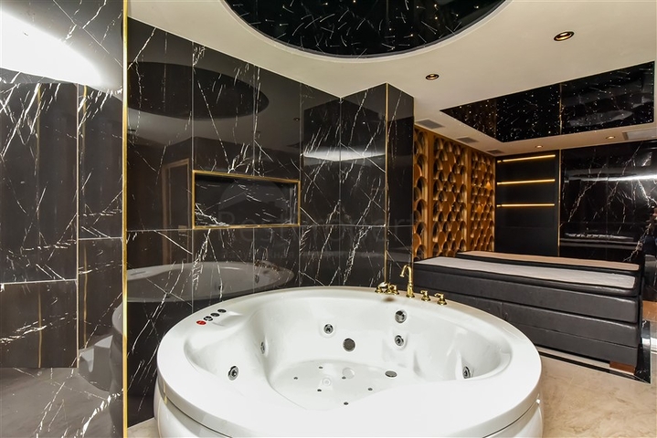 3+1 penthouse in the center of Alanya with stunning views