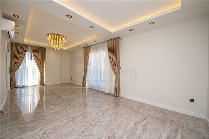 3+1 penthouse in the center of Alanya with stunning views