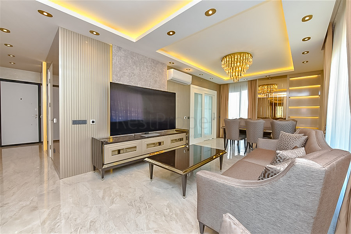 3+1 penthouse in the center of Alanya with stunning views