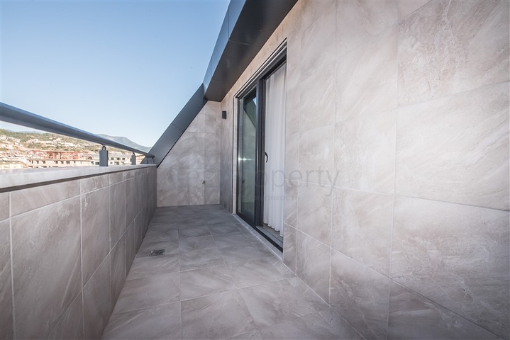 3+1 penthouse in the center of Alanya with stunning views