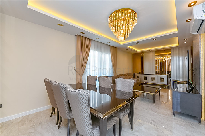 3+1 penthouse in the center of Alanya with stunning views