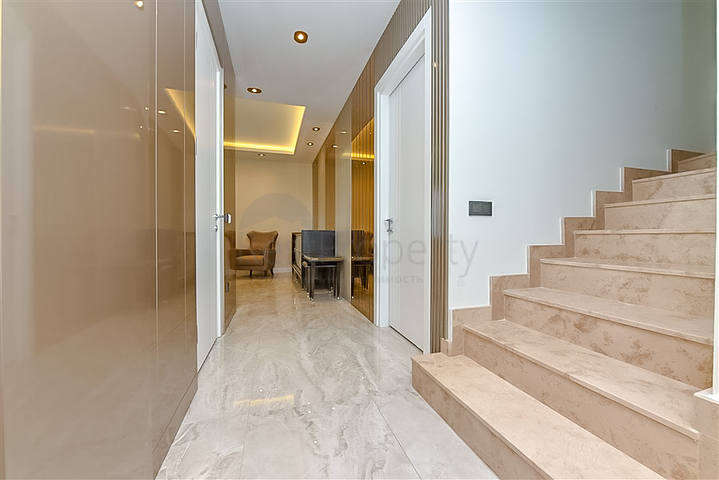 3+1 penthouse in the center of Alanya with stunning views