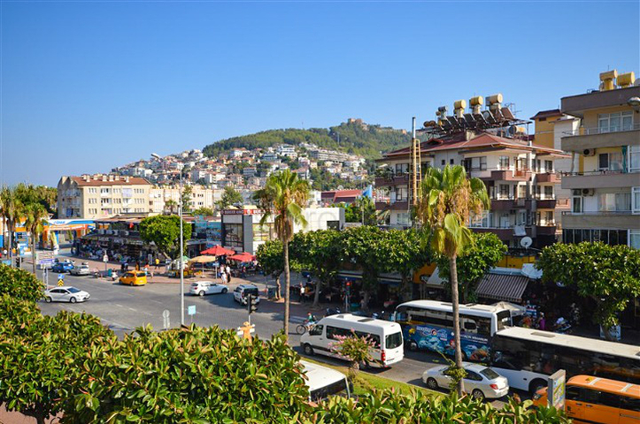 2+1 apartment 100 meters from the main beach of the city on Cleopatra