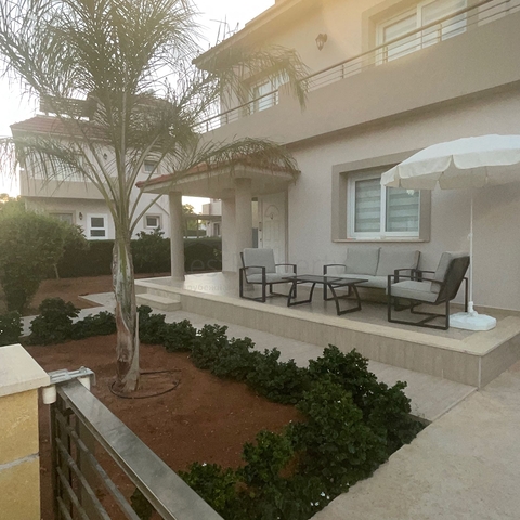 Villa on the coast of Long Beach