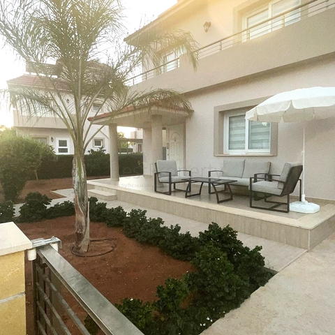 Villa on the coast of Long Beach