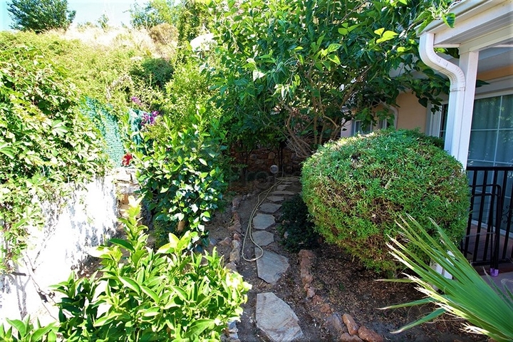 Furnished detached villa 4+1 in Tepe area