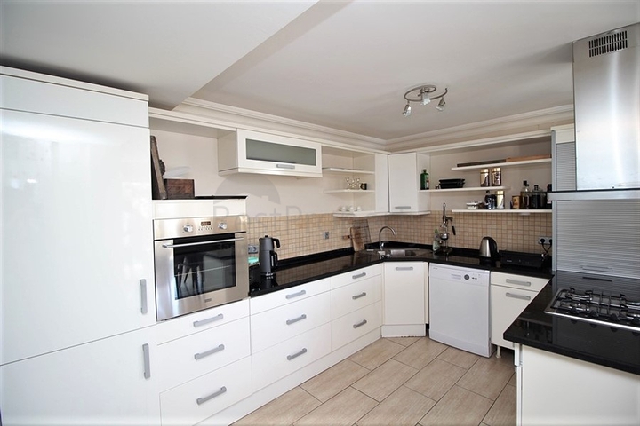 Furnished detached villa 4+1 in Tepe area