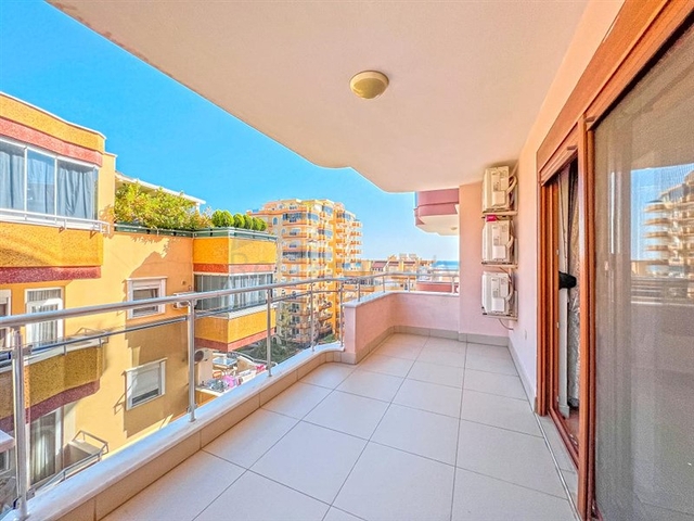 Spacious 2+1 apartment in Mahmutlar district