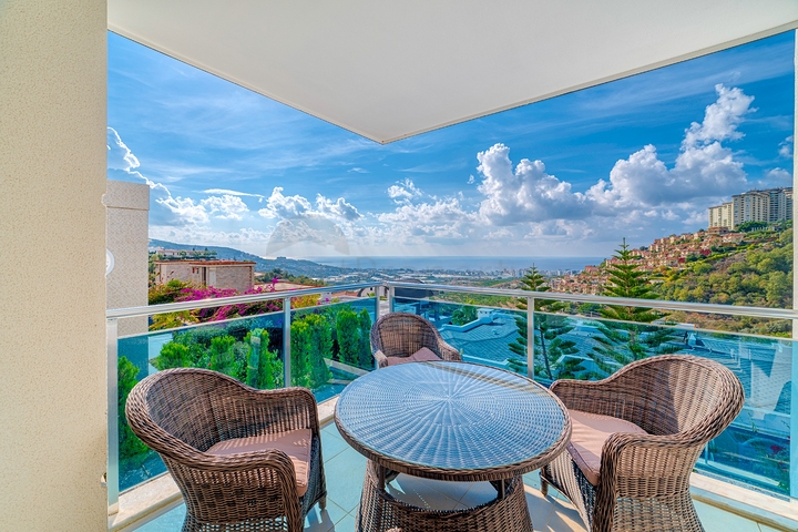 4+1 private villa with panoramic views in Kargicak area