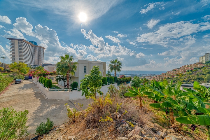 4+1 private villa with panoramic views in Kargicak area