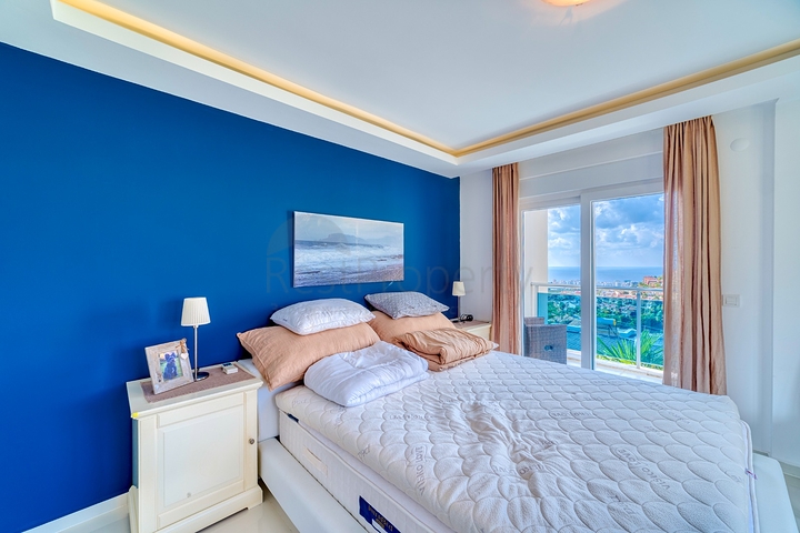 4+1 private villa with panoramic views in Kargicak area