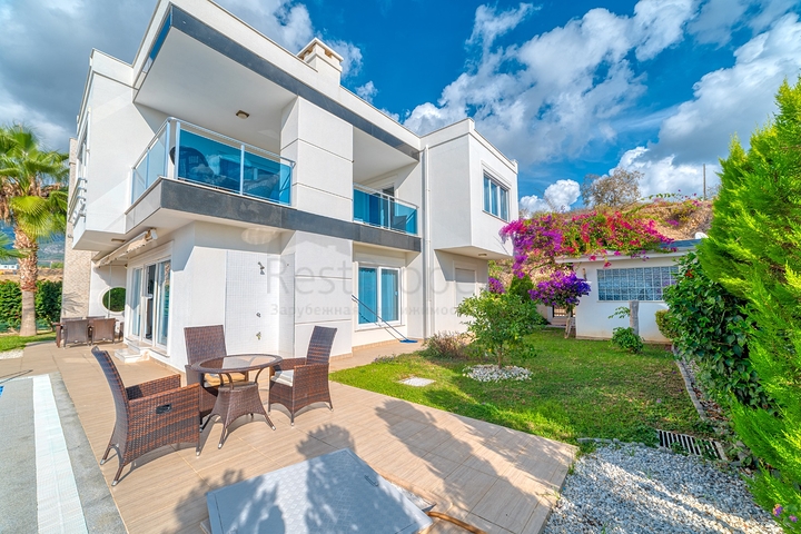 4+1 private villa with panoramic views in Kargicak area