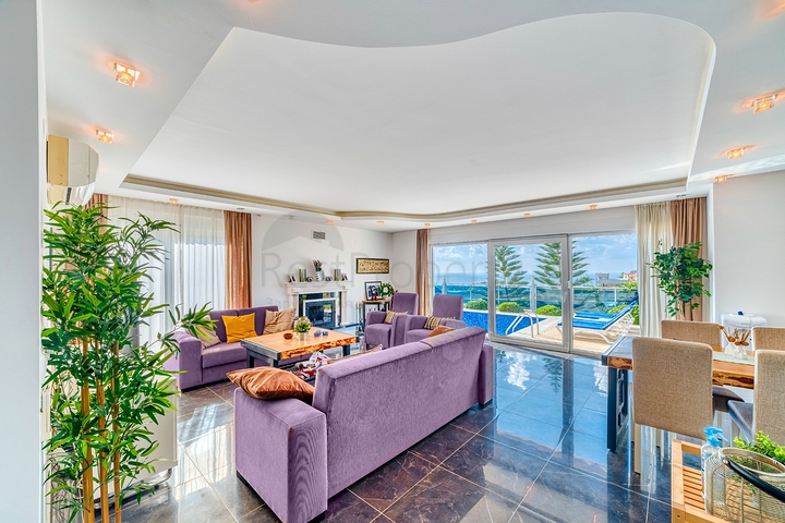 4+1 private villa with panoramic views in Kargicak area