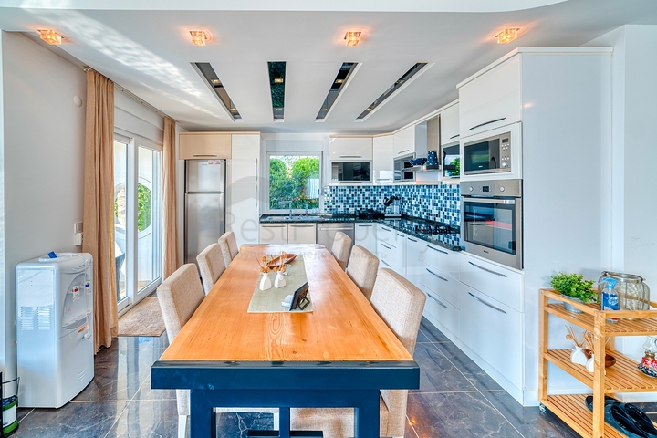 4+1 private villa with panoramic views in Kargicak area