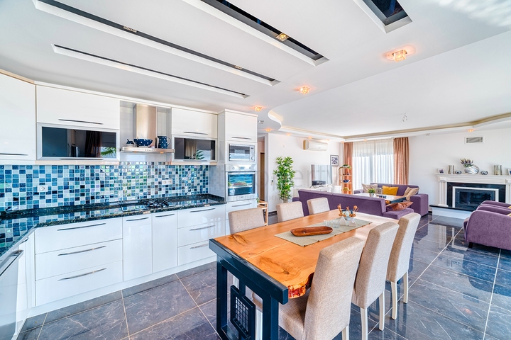 4+1 private villa with panoramic views in Kargicak area