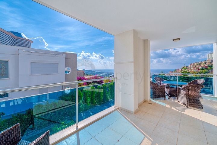 4+1 private villa with panoramic views in Kargicak area