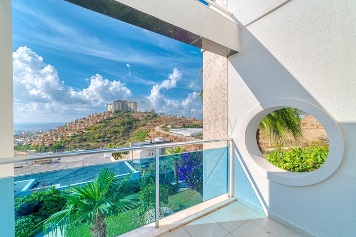 4+1 private villa with panoramic views in Kargicak area