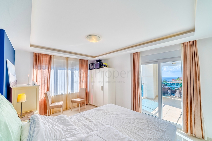 4+1 private villa with panoramic views in Kargicak area