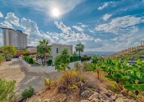 4+1 private villa with panoramic views in Kargicak area