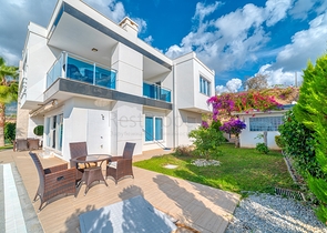 4+1 private villa with panoramic views in Kargicak area