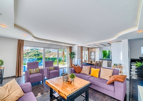 4+1 private villa with panoramic views in Kargicak area